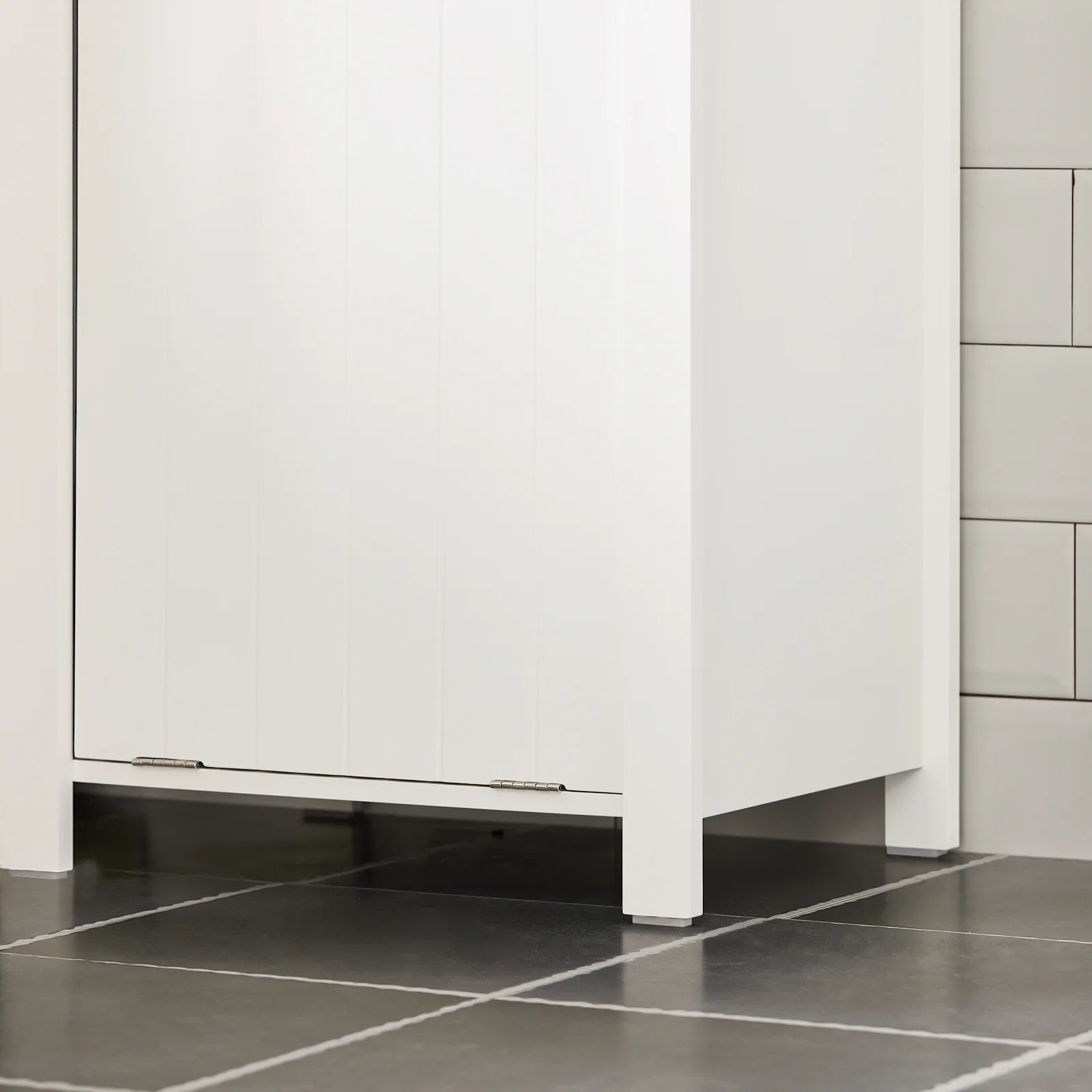 SoBuy BZR102-W Armario Alto de baño con 3 estantes y 1 cesto - Image 9