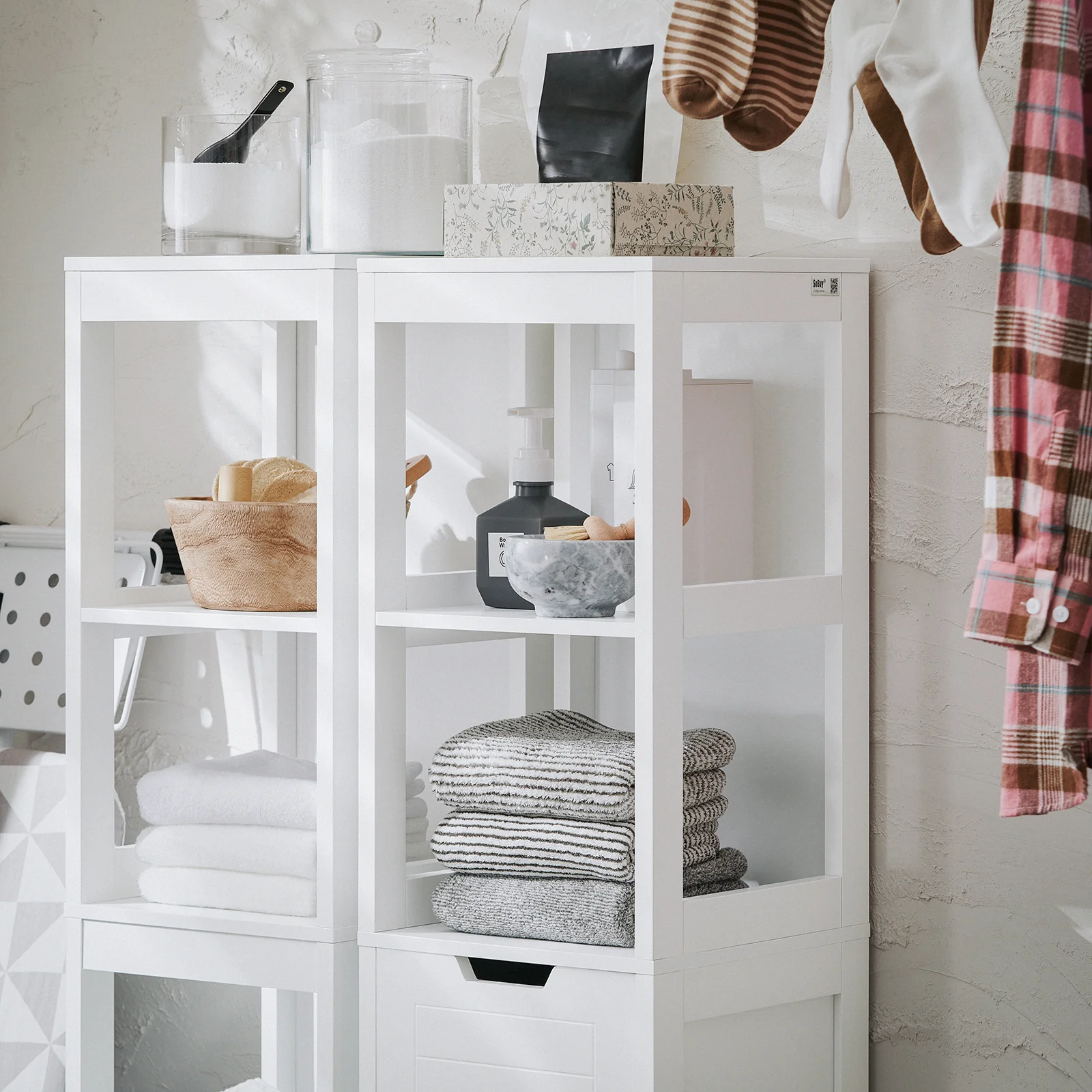 SoBuy BZR123-W Mueble Columna de Baño con 1 Cesto para Ropa Sucia y 2 Estantes - Image 9