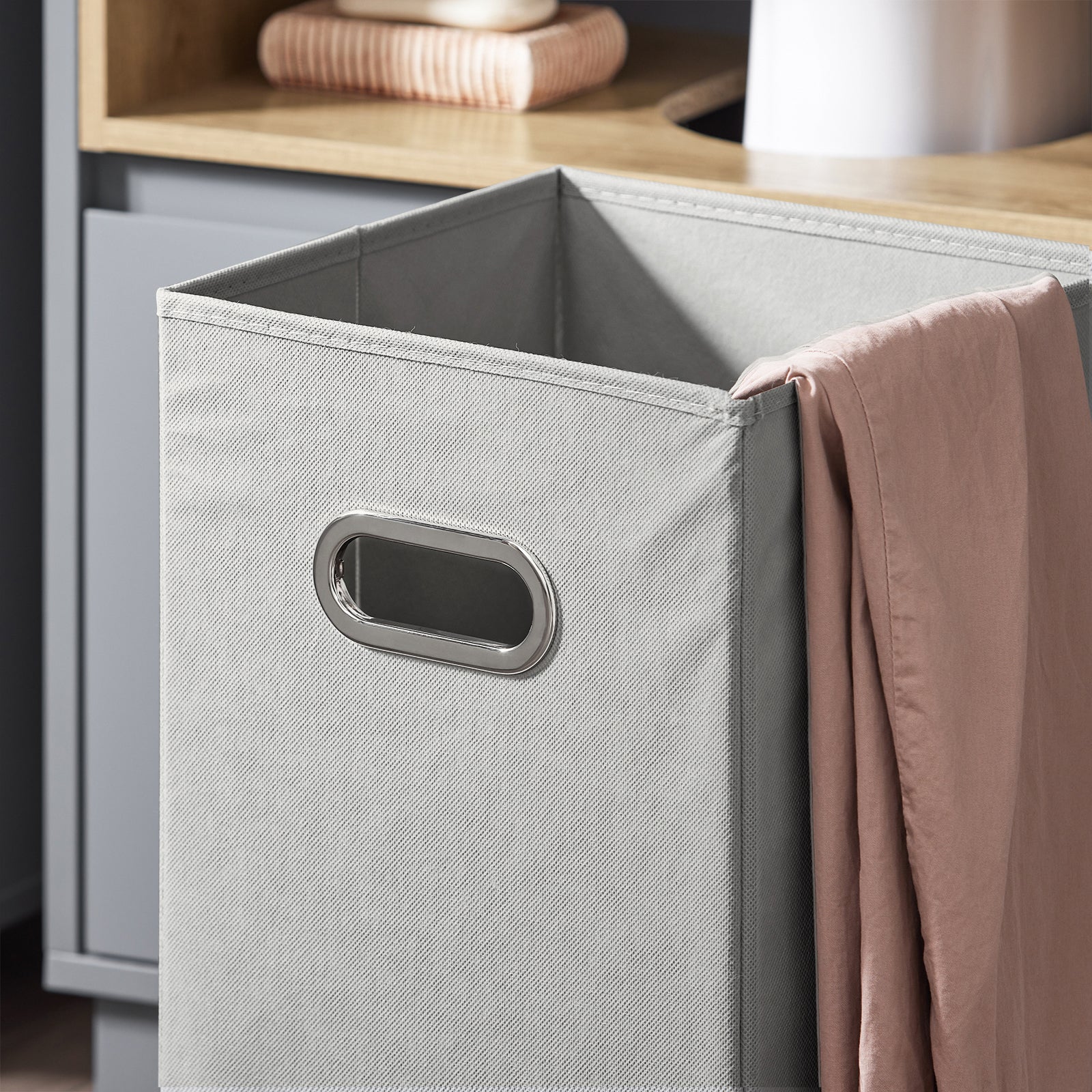 SoBuy BZR146-DG Armario de Suelo para Baño con 2estante y 1 Cesto para Ropa Sucia - Image 9