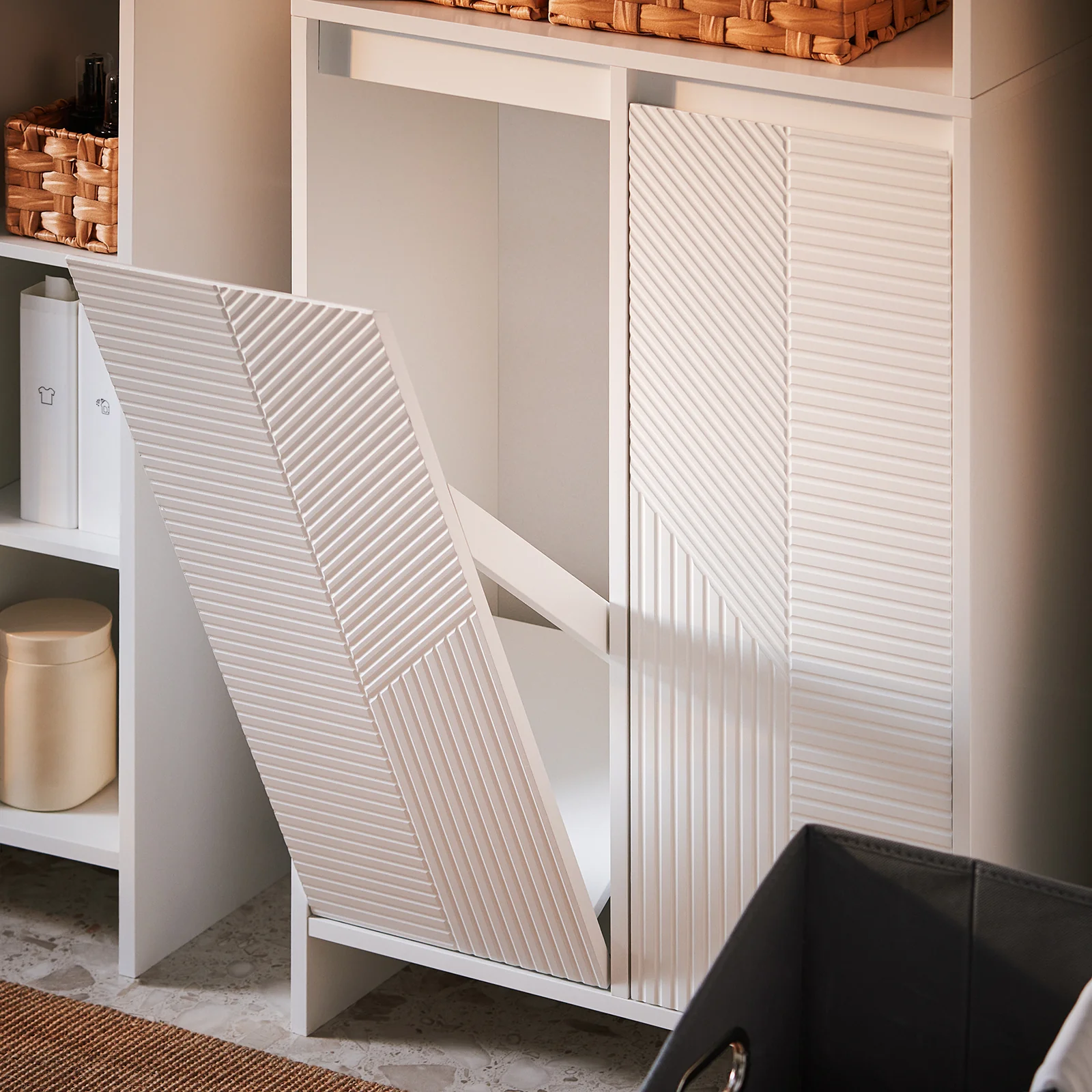SoBuy BZR155-W Armario Alto de Baño con 2 Puertas 3 Estantes y 2 Cestos Blanco - Image 7
