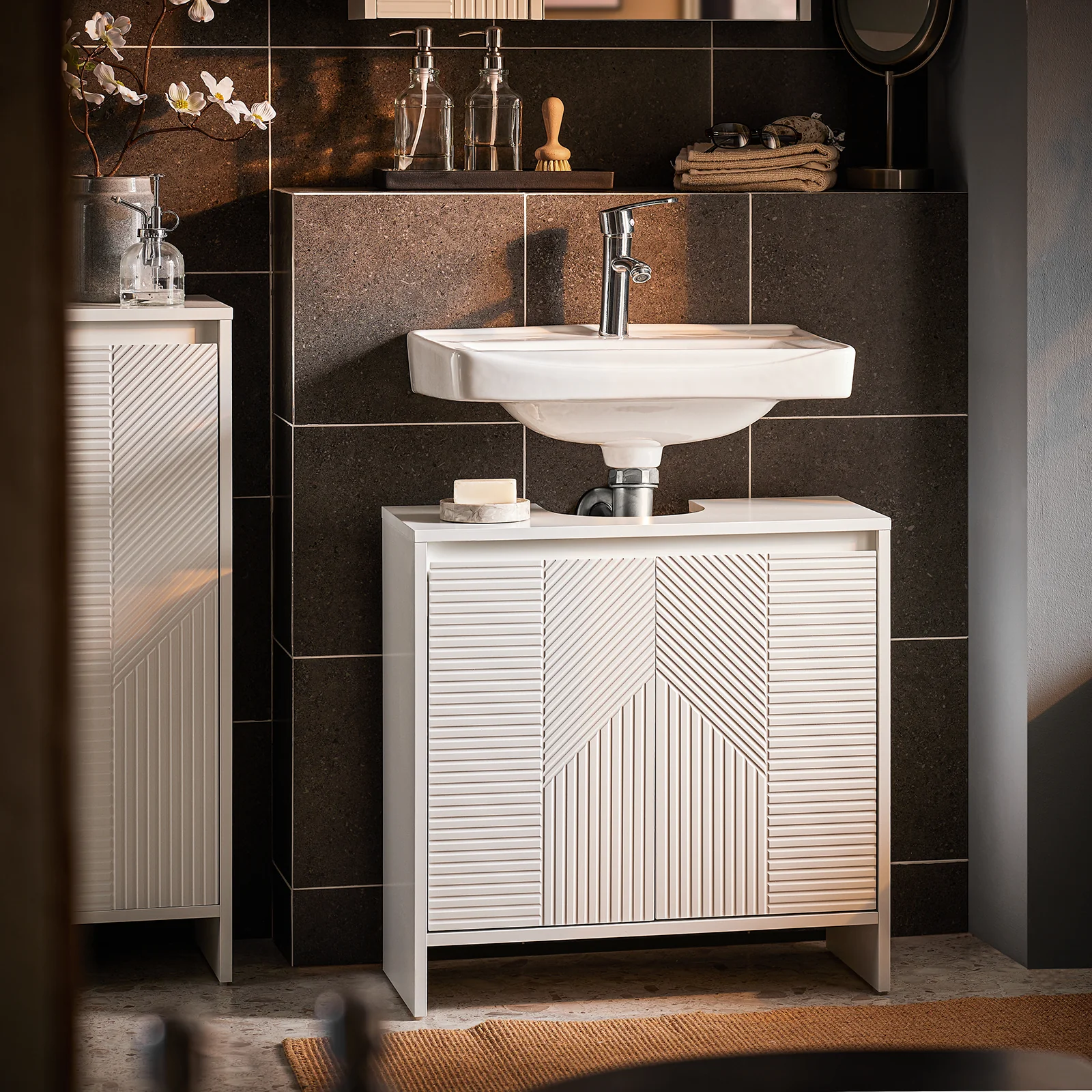 SoBuy BZR157-W Mueble de lavabo con puerta estampada Blanco - Image 4