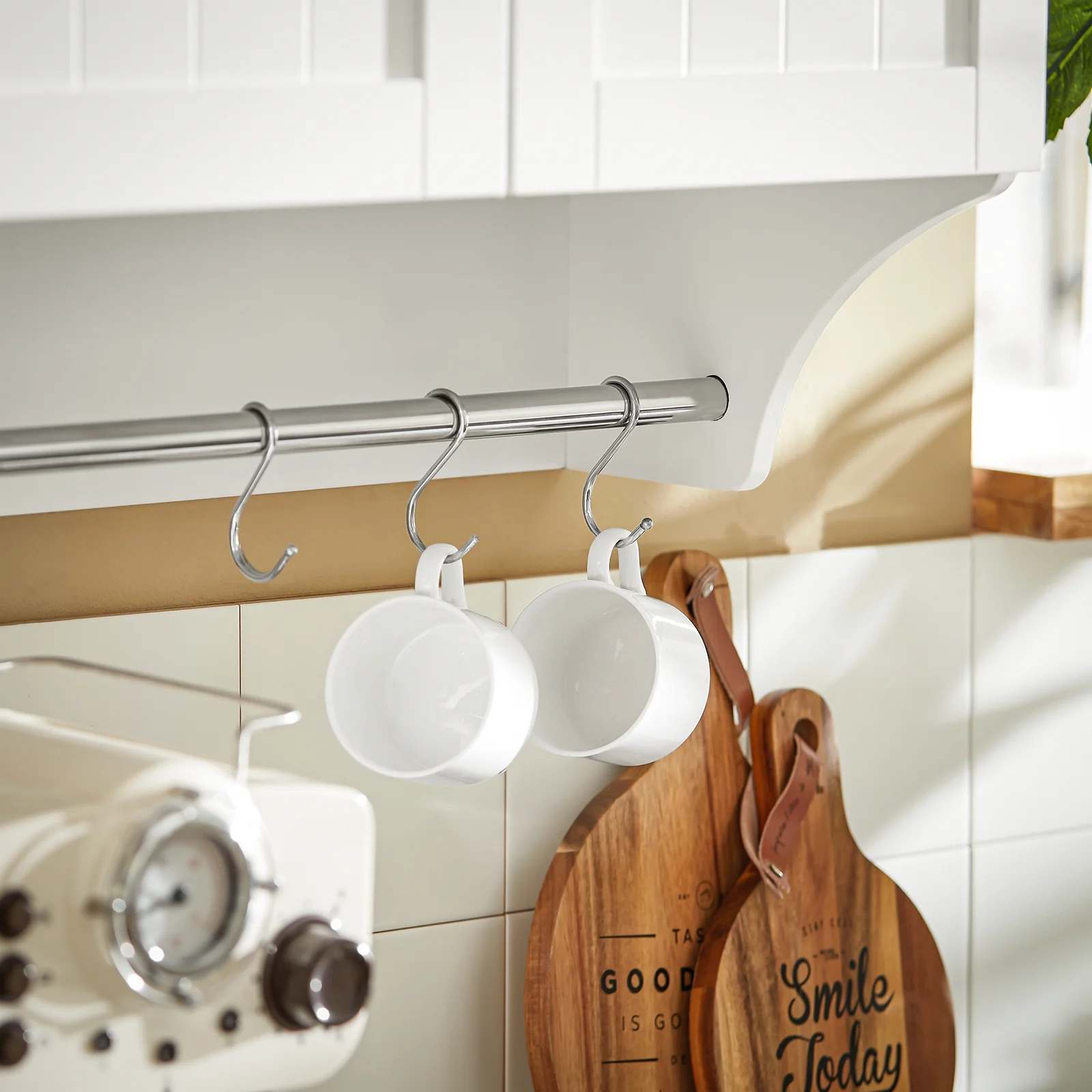 SoBuy BZR84-W Mueble de Pared con 2 Puertas 1 Toallero Blanco - Image 7