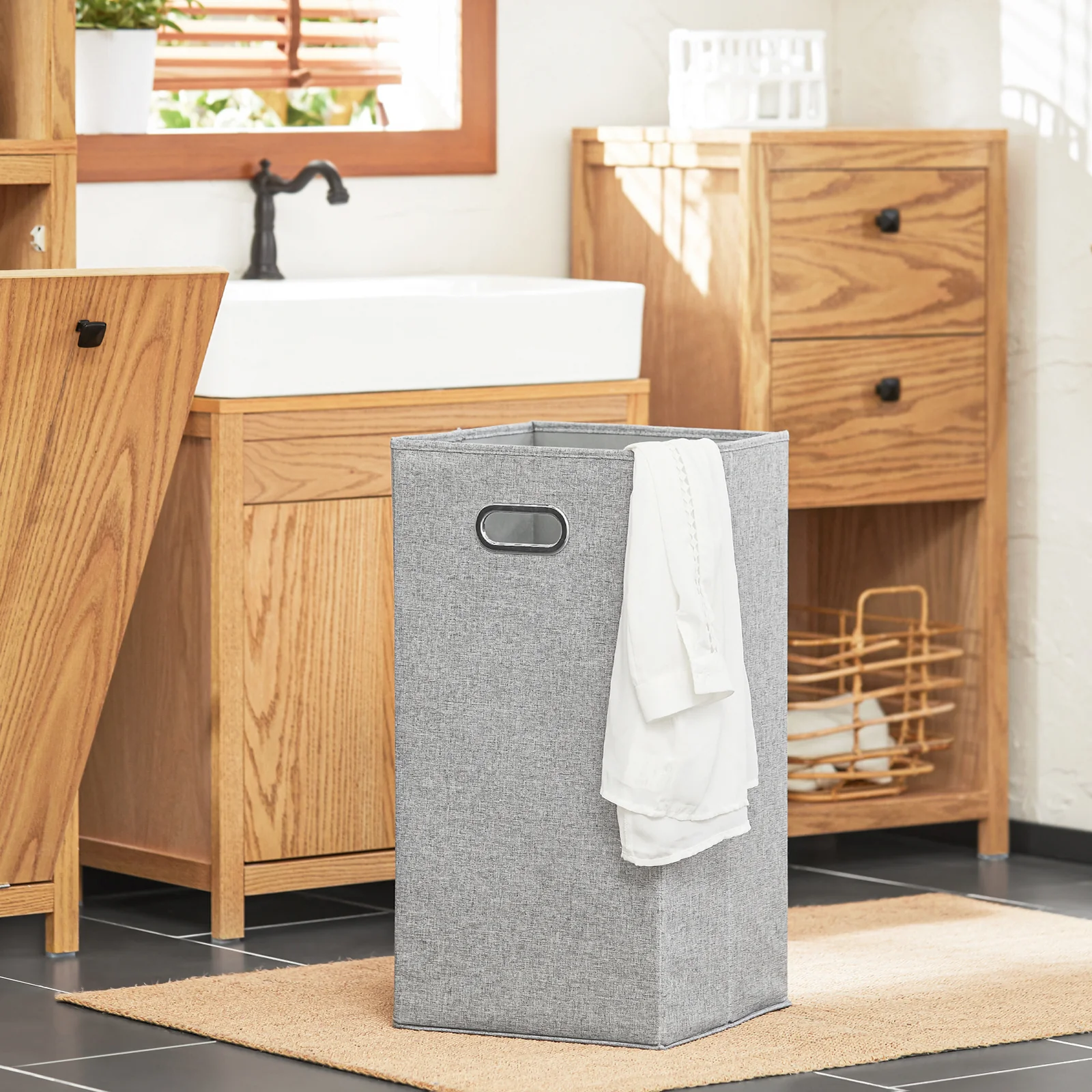 SoBuy BZR95-N Mueble Columna de Baño con 1 Cesto para Ropa Sucia y 3 Estantes - Image 9