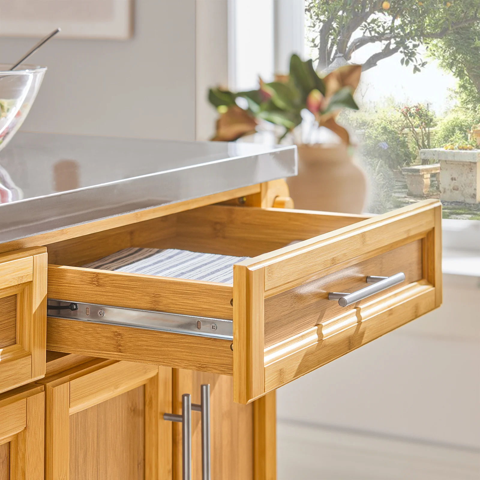 SoBuy FKW69-N Isla de Cocina con ruedas con 2 cajones y 4 Puertas - Image 7