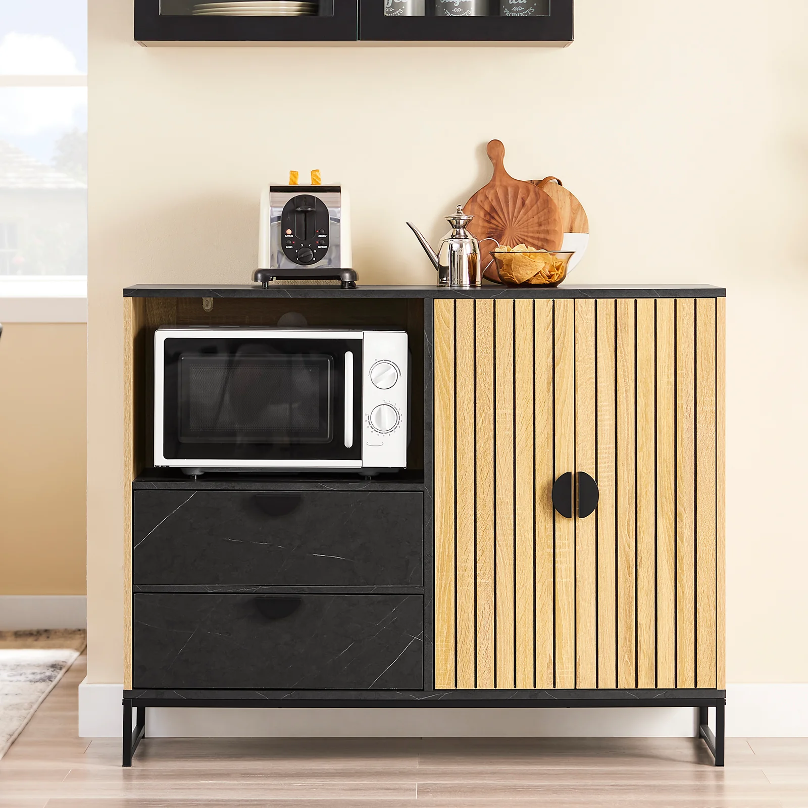 SoBuy FSB103-N Aparador de cocina y salón con hueco para microondas (Ø6 cm) y portacopas roble/negro - Image 2