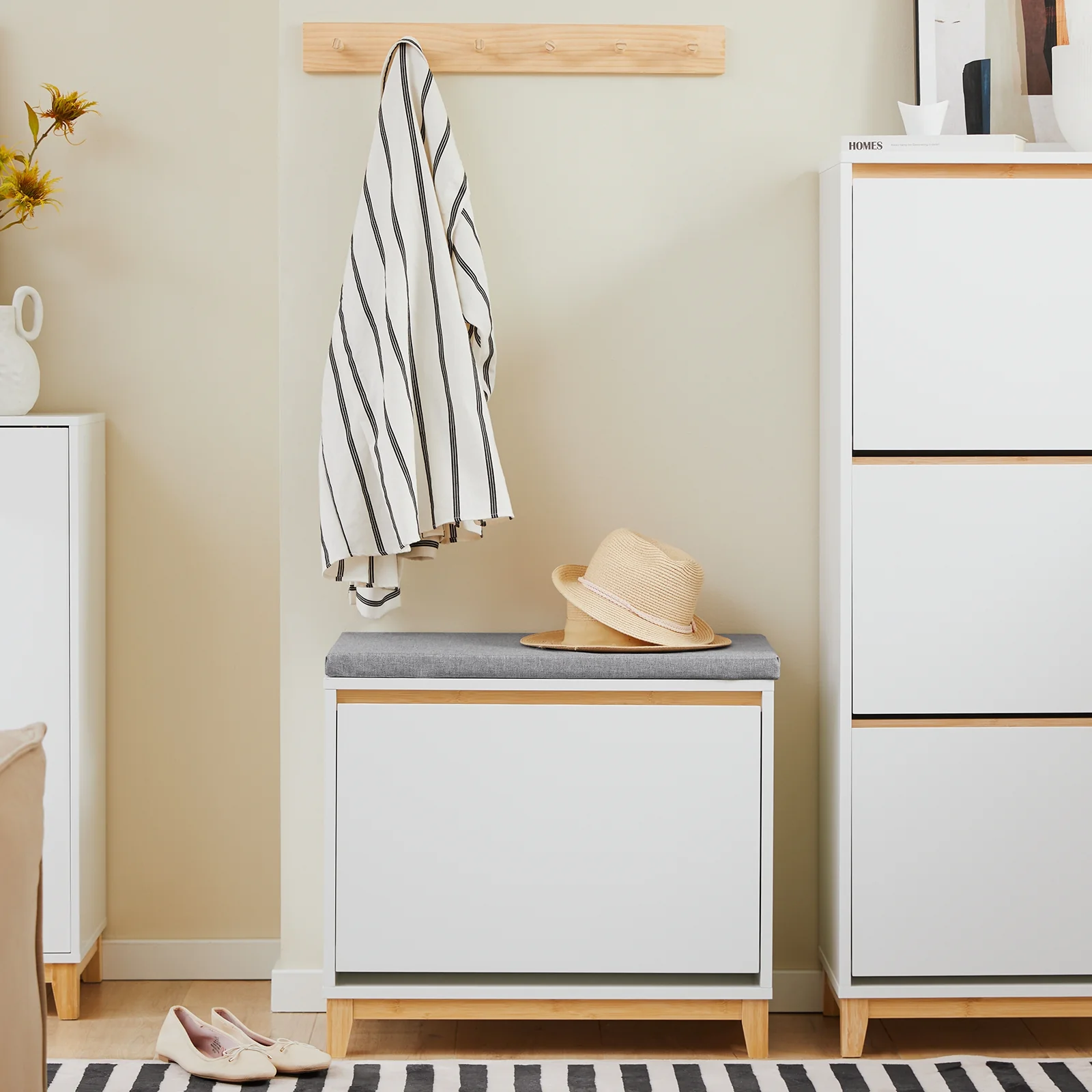 SoBuy FSR191-WN Banco Zapatero Mueble para Pasillo con 1 Hoja abatible y 1 cojín - Image 4